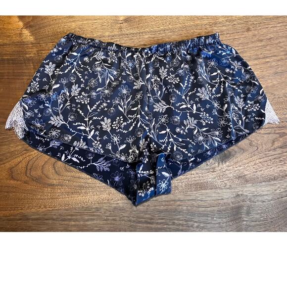 Victoria's Secret Pajama Shorts Medium SILKY Lace ELASTIC BAND Gray Purple *read - Picture 1 of 7
